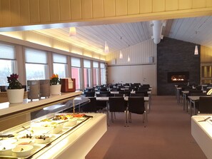 Dagelijks ontbijtbuffet (NOK 130 per persoon)