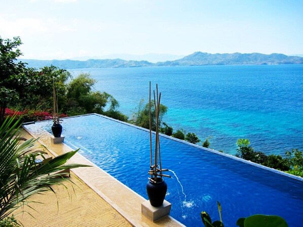 Outdoor pool, open 6:00 AM to midnight, pool loungers