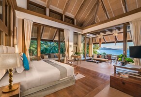 Minibar, wifi gratis y ropa de cama