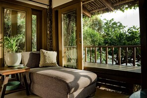 Aqua (Deluxe Ocean View Suite) | Beach/ocean view