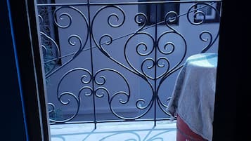 Departamento básico, varias camas, para fumadores | Balcón