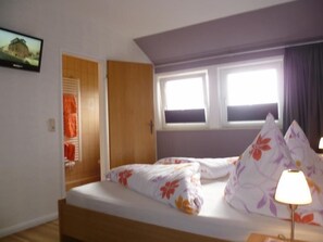 Double Room (Heidezauber) | Free cribs/infant beds, rollaway beds, free WiFi