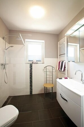 Double Room (Heidezimmer) | Bathroom - Pension& Ferienwohnung Heidetraum Arndt (Bispingen)