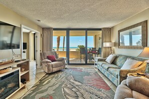 Älytelevisio, takka, DVD-soitin, kirjoja