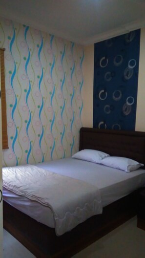 デラックス ダブルルーム | WiFi (無料)、ベッドシーツ