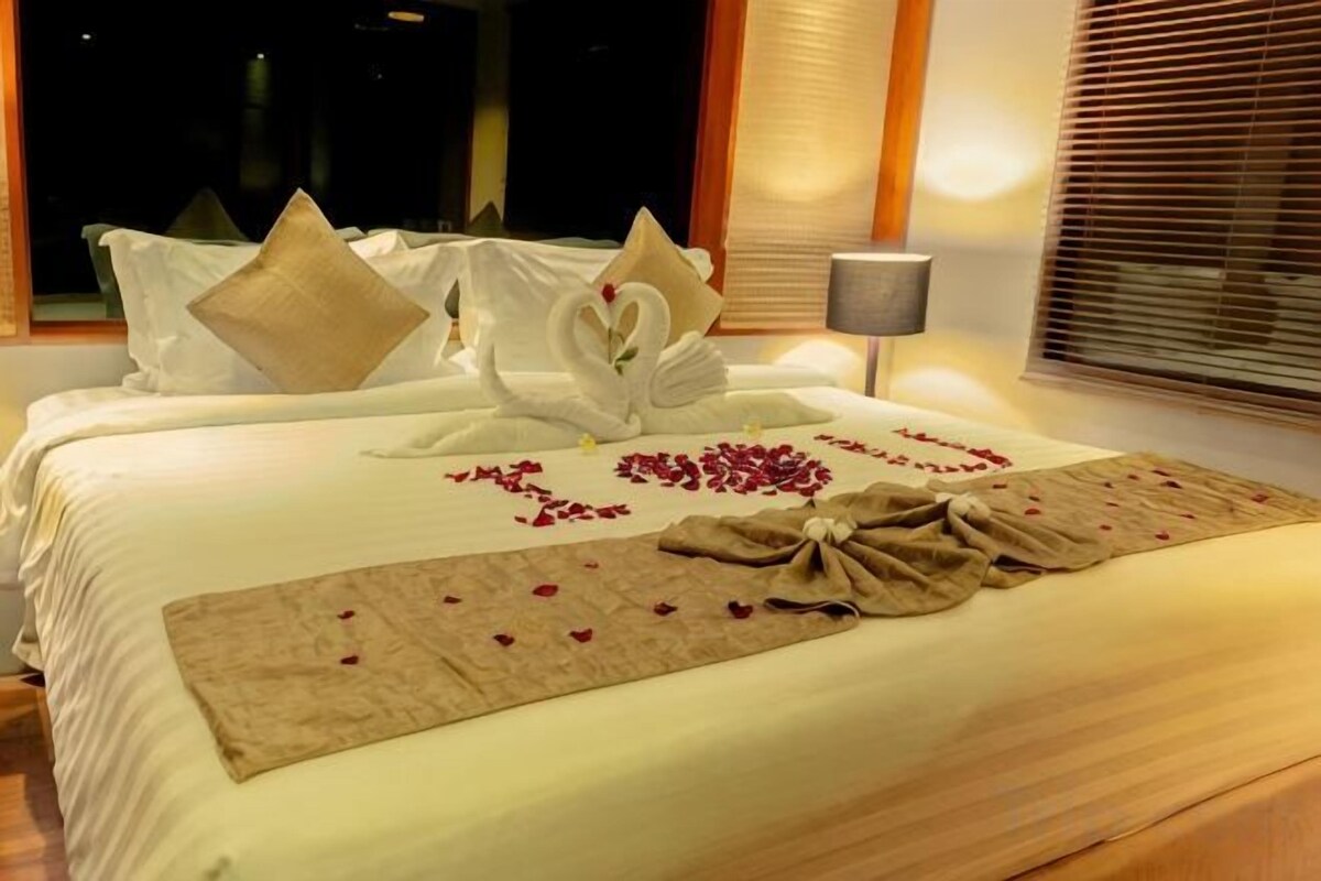 Premium bedding, down duvets, in-room safe, desk