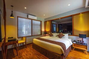 Premium bedding, down duvets, in-room safe, desk - Agranusa Signature Villa (Nusa Dua)