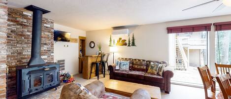 Télévision, cheminée, jeux vidéo, lecteur de DVD