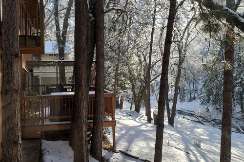 Home with private hot tub & fireplace - walk to beach, two dogs OK