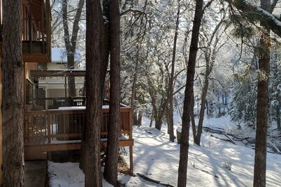 Home with private hot tub & fireplace - walk to beach, two dogs OK