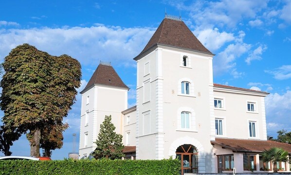 Exterior - Domaine Château de Sainte-Croix (Sainte-Croix)