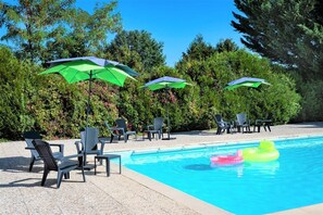 Outdoor pool - Domaine Château de Sainte-Croix (Sainte-Croix)