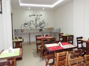 Desayuno bufé gratuito y diario
