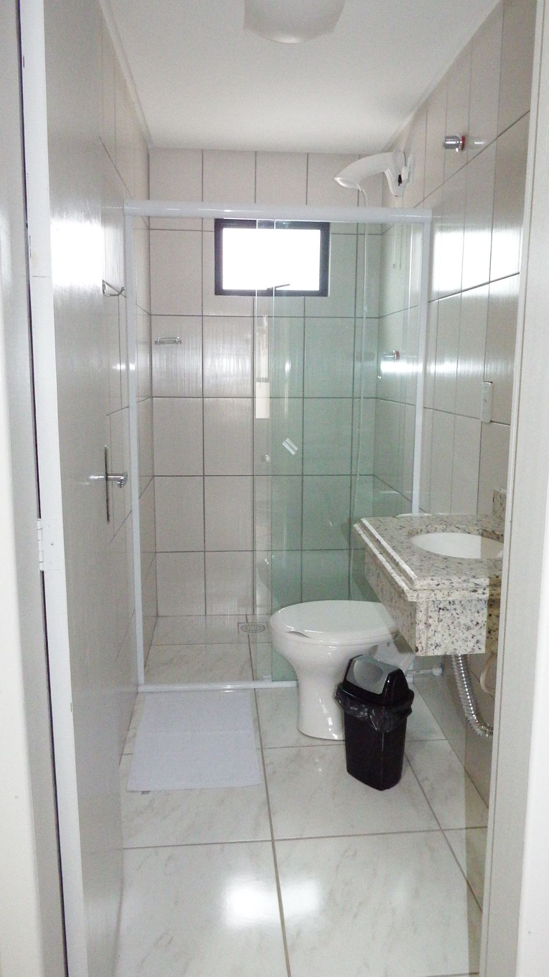 economy twin room, 2 single beds, non smoking | bathroom | shower, free toiletries, hair dryer, towels