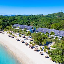 Bãi biển riêng, ghế dài tắm nắng, dù trên bãi biển, khăn tắm biển