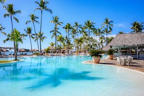 3 outdoor pools, open 7:00 AM to 7:00 PM, pool umbrellas, pool loungers - Andilana Beach Resort (Nosy Be)