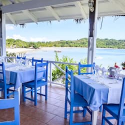 3 nhà hàng, phục vụ bữa sáng, bữa trưa, món ăn mang phong cách quốc tế