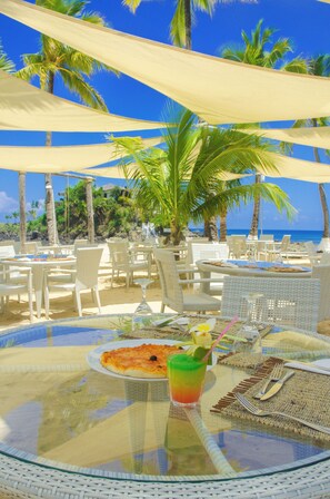 3 restaurants, breakfast, lunch, dinner served; international cuisine - Andilana Beach Resort (Nosy Be)