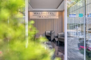 A reception area with a sign reading "WALDHOTEL - MAINZ-".