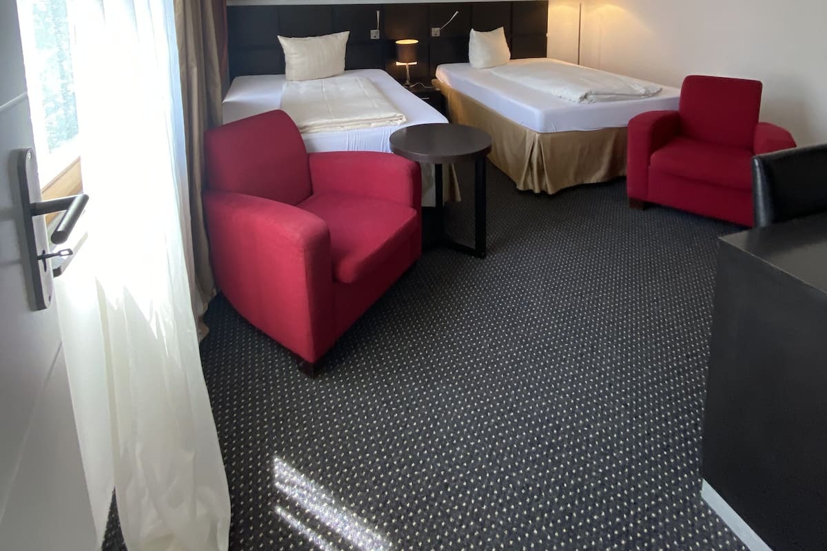 Hypo-allergenic bedding, desk, soundproofing, free WiFi