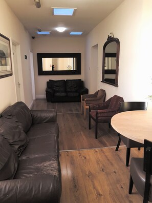 Interior - Metropol Inn (Hounslow)
