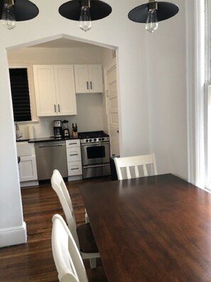 Dining - Best in NYC! Urban feel private garden, easy access to all of NYC,NJ, LI & Conn. (Bronx)