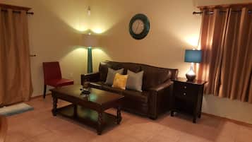 Fernseher, DVD-Player, Bücher