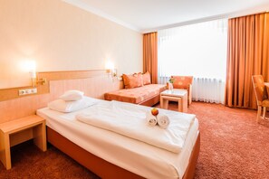 Roba de llit hipoal·lergògena, minibar i caixa forta a l'habitació 