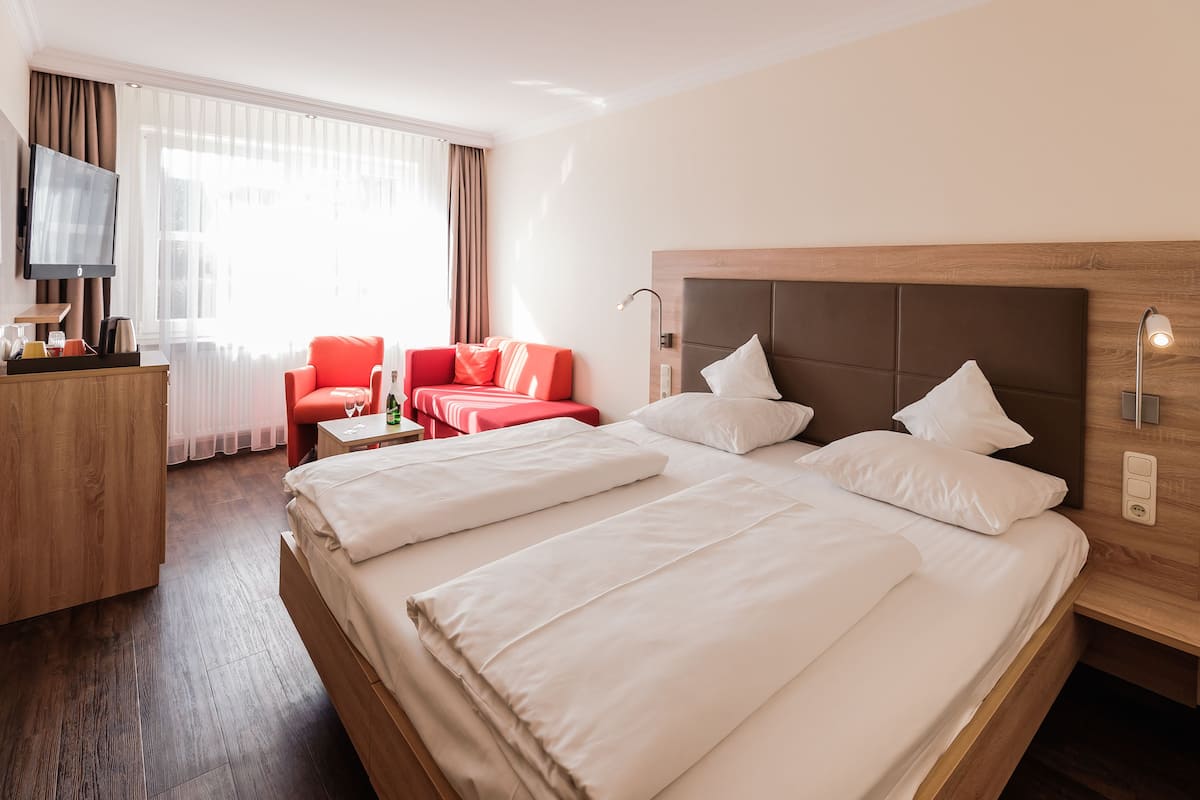 Hypoallergeen beddengoed, een minibar, een kluis op de kamer, een bureau