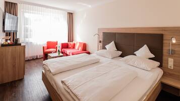 Allergikerbettwaren, Minibar, Zimmersafe, Schreibtisch