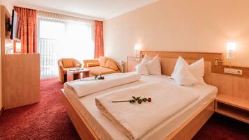 Hypo-allergenic bedding, minibar, in-room safe, desk