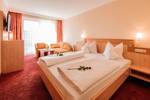 Roba de llit hipoal·lergògena, minibar i caixa forta a l'habitació 