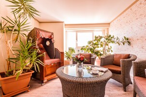 Área de estar no saguão