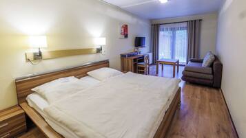 Basic Double Room | In-room safe, desk, free WiFi