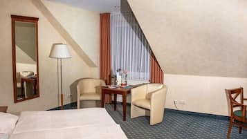 Double Room | In-room safe, cots/infant beds, rollaway beds, free WiFi