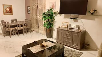 Comfort Apartment, 2 Queen Beds, Non Smoking | Living area
