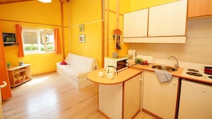 Chalet, 2 Bedrooms (Montana) | Private kitchen | Full-size fridge, microwave, oven, stovetop