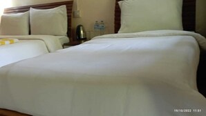 高級雙人或雙床房, 多張床, 無障礙 | 客房內保險箱、熨斗/熨衣板、免費無線上網、床單