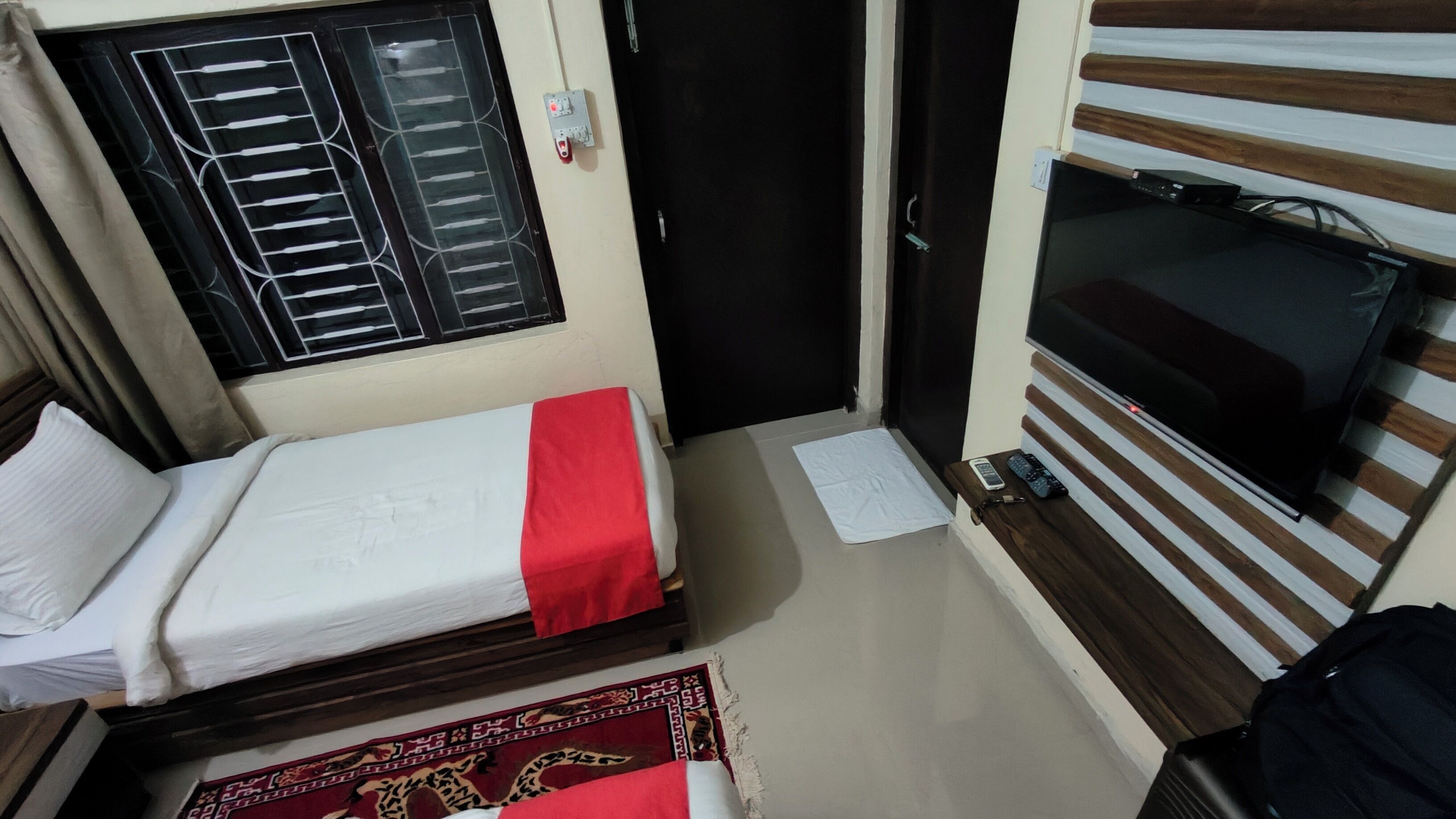 In-room safe, iron/ironing board, free WiFi, bed sheets