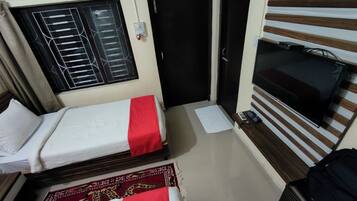 In-room safe, iron/ironing board, free WiFi, bed sheets