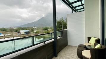 Quarto casal romântico, 1 cama Queen, acessível, vista para a montanha | Terraço/pátio