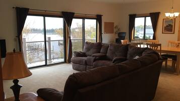 TV connectée, lecteur de DVD, livres, vidéothÚque