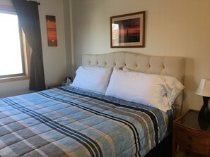 3 dormitorios, escritorio, tabla de planchar con plancha y cuna de viaje