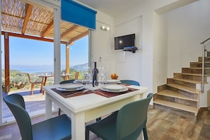 Villa, 3 Bedrooms | In-room dining - Villa Montemar (Castellammare del Golfo)