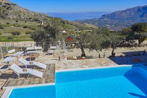 Seasonal outdoor pool, pool umbrellas, pool loungers - Villa Montemar (Castellammare del Golfo)