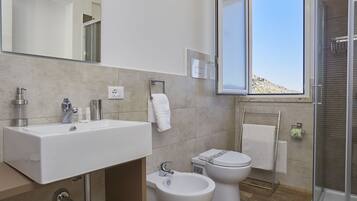 Villa, 3 camere da letto | Bagno | Doccia, asciugacapelli, bidet, asciugamani