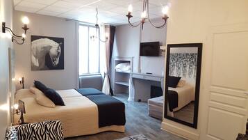 Superior Double or Twin Room | Katil bayi/kot (percuma), katil lipat simpan/tambahan, Wi-fi percuma