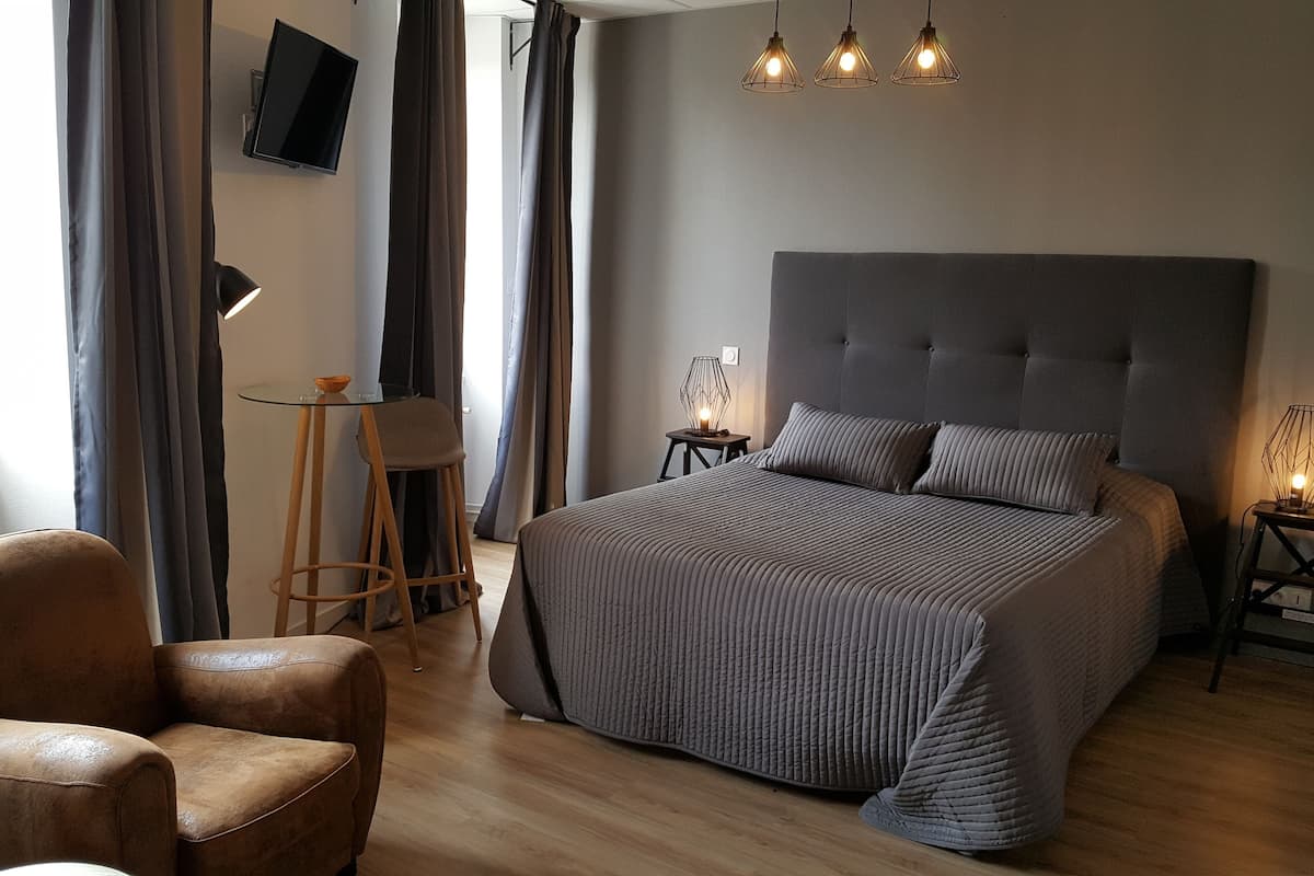 superior double or twin room | free cots/infant beds, rollaway beds, free wifi, bed sheets