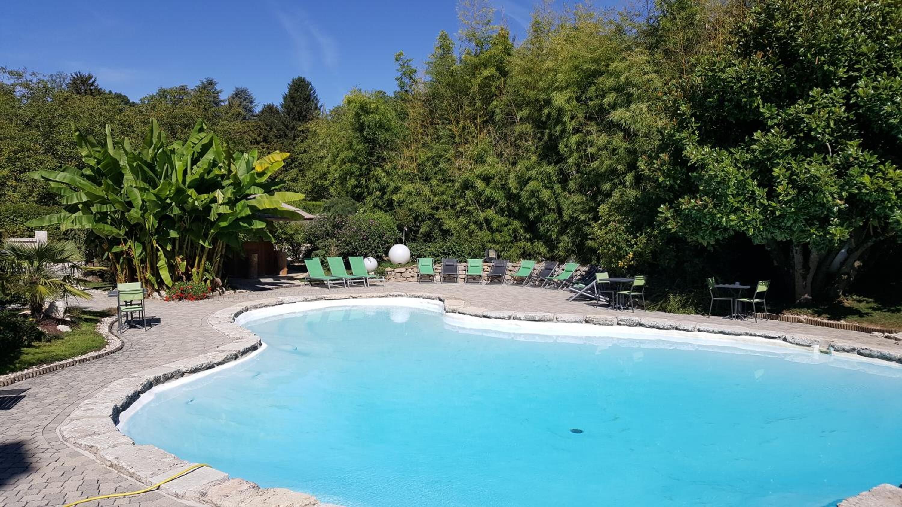 seasonal outdoor pool, pool loungers