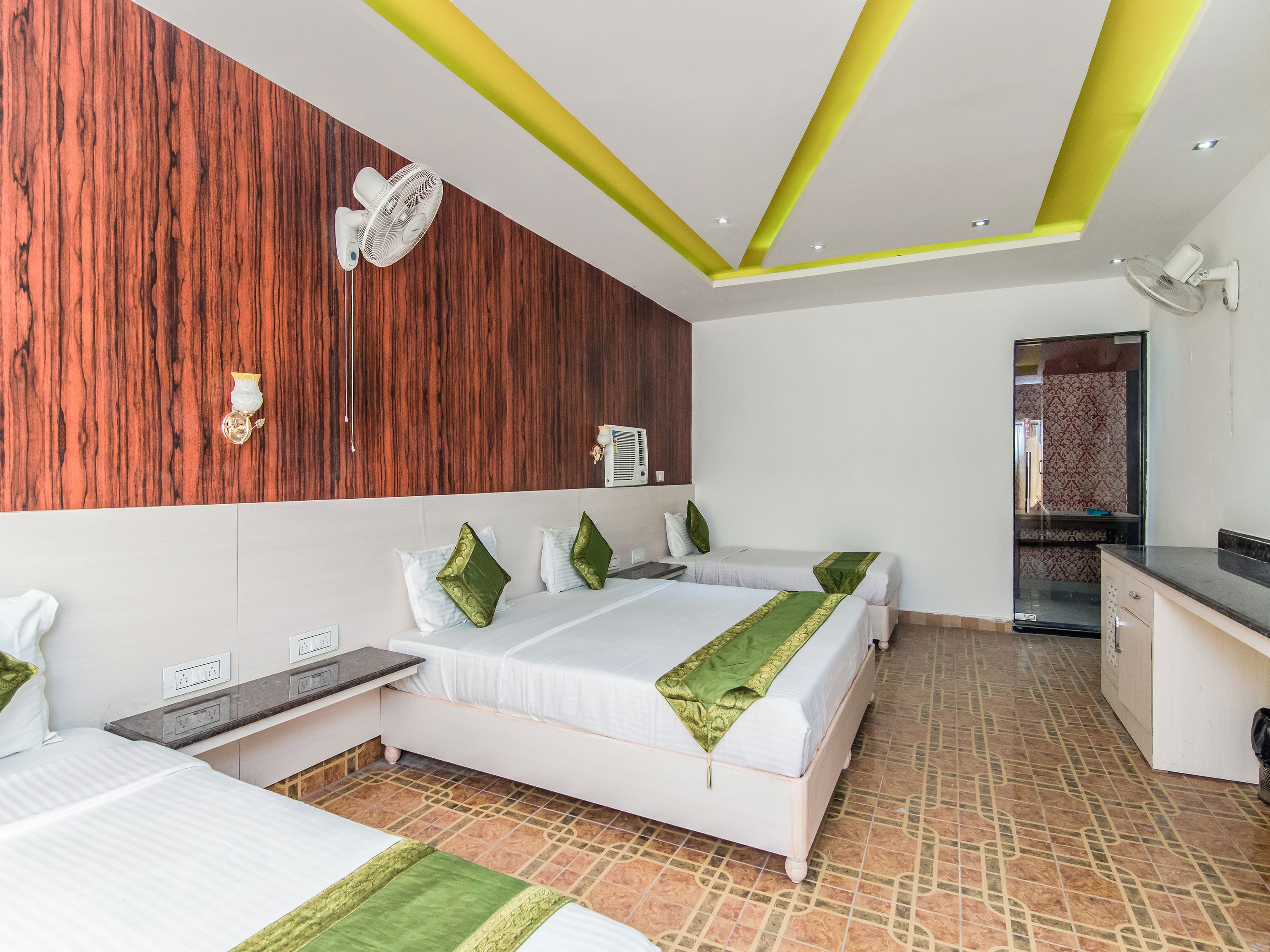 Premium Double Room | Desk, iron/ironing board, rollaway beds, free WiFi